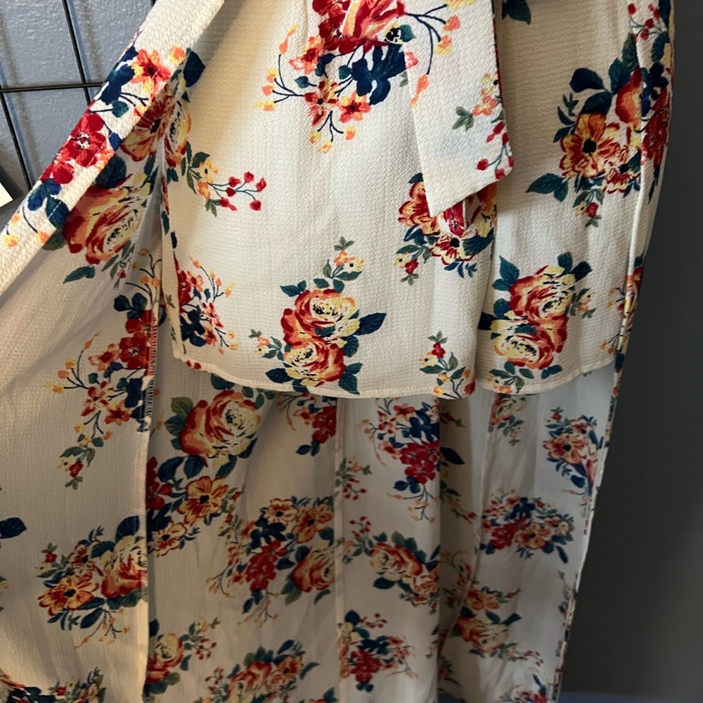 High-Low Floral Romper - Picture 2 of 5